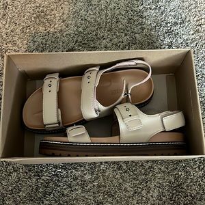 Brand new, never worn. Madewell taupe sandals!